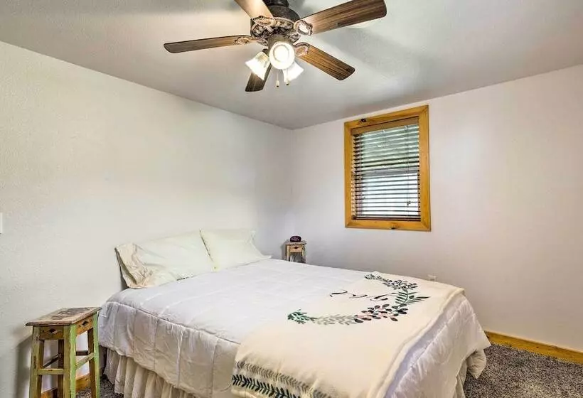 Family Home W/ Hot Tub   Walk To Johnson Lake!