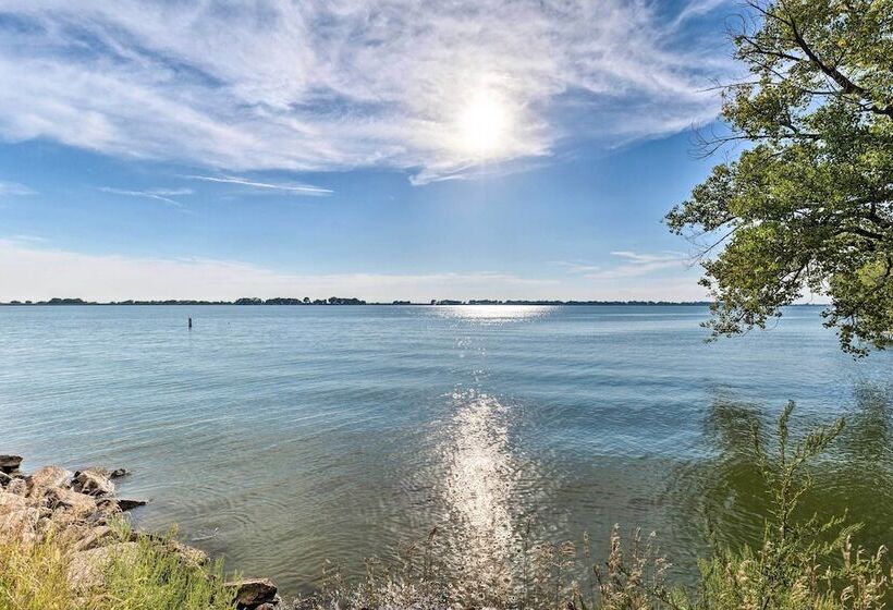 Family Home W/ Hot Tub Walk To Johnson Lake!