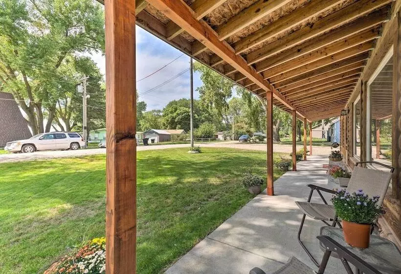 Family Home W/ Hot Tub   Walk To Johnson Lake!