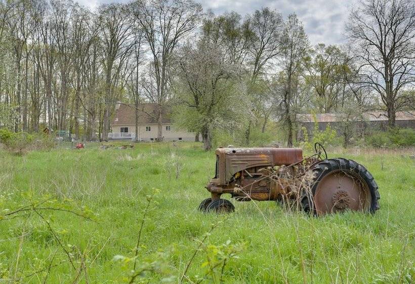 Pet Friendly Grand Pine Bush Retreat On 2 Acres!