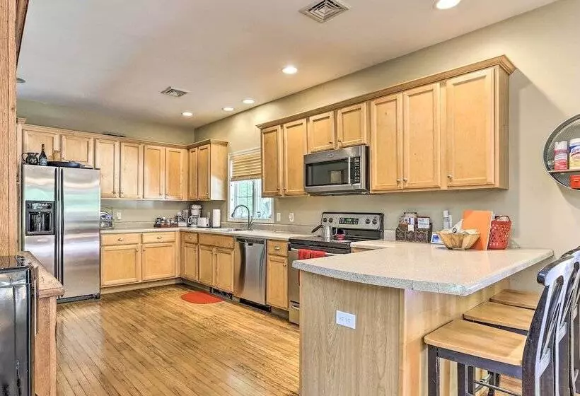 Pet Friendly Grand Pine Bush Retreat On 2 Acres!