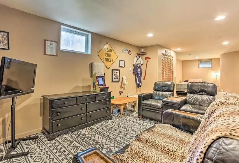 Pet Friendly Grand Pine Bush Retreat On 2 Acres!