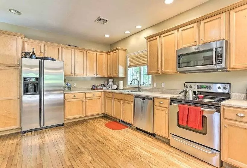 Pet Friendly Grand Pine Bush Retreat On 2 Acres!