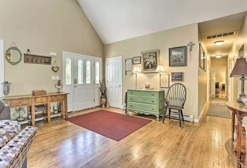 Pet Friendly Grand Pine Bush Retreat On 2 Acres!