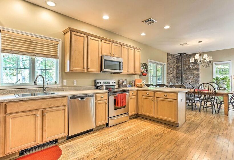 Pet Friendly Grand Pine Bush Retreat On 2 Acres!