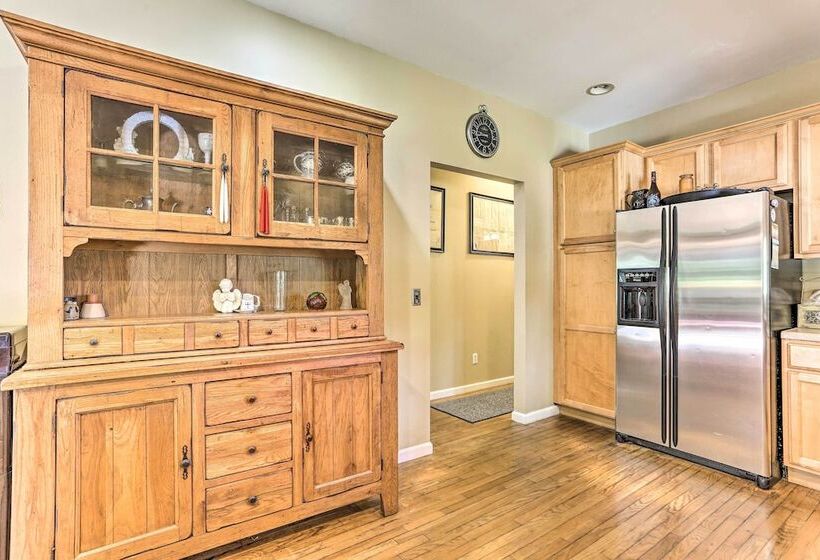 Pet Friendly Grand Pine Bush Retreat On 2 Acres!