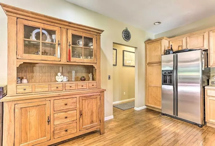 Pet Friendly Grand Pine Bush Retreat On 2 Acres!