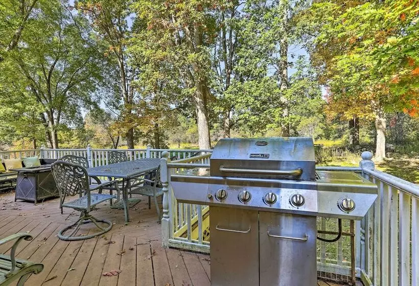 Pet Friendly Grand Pine Bush Retreat On 2 Acres!