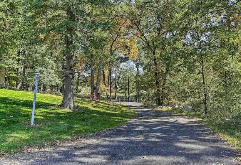 Pet Friendly Grand Pine Bush Retreat On 2 Acres!