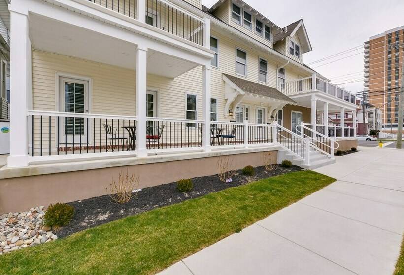 Home W/ Partial Ocean View: Walk To Ventnor Beach!