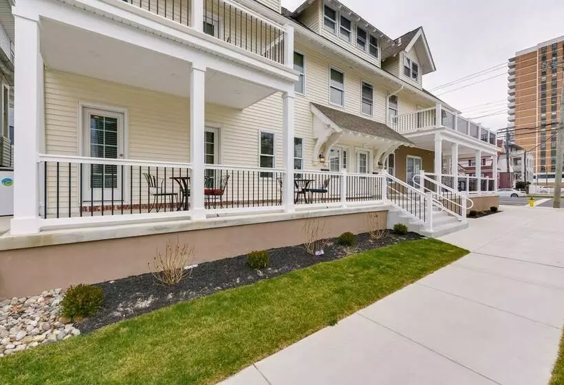 Home W/ Partial Ocean View: Walk To Ventnor Beach!