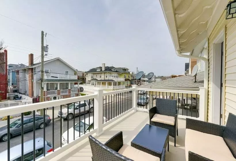 Home W/ Partial Ocean View: Walk To Ventnor Beach!