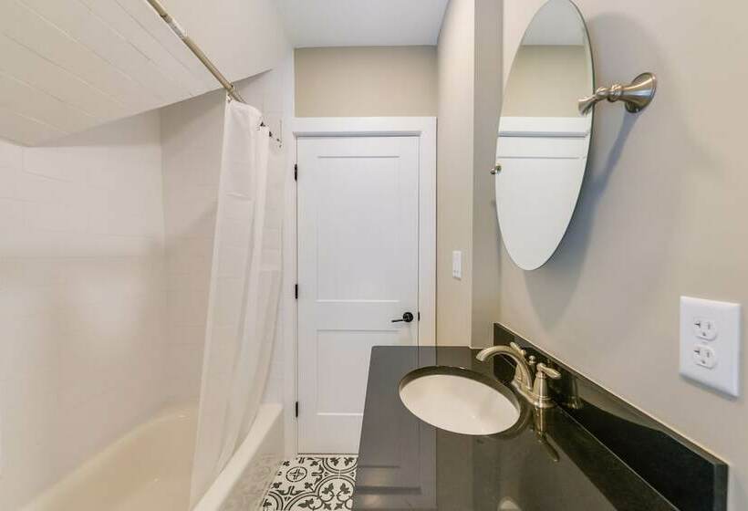 Home W/ Partial Ocean View: Walk To Ventnor Beach!