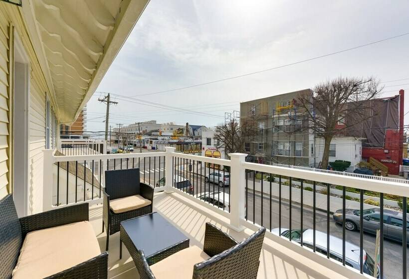 Home W/ Partial Ocean View: Walk To Ventnor Beach!