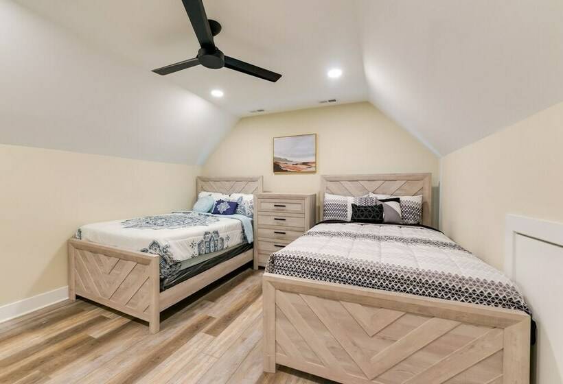 Home W/ Partial Ocean View: Walk To Ventnor Beach!