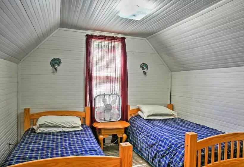 Hunter Home W/ Fire Pit & Yard: On Main Street!