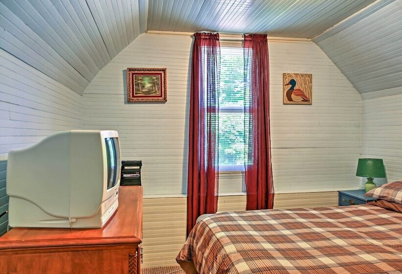 Hunter Home W/ Fire Pit & Yard: On Main Street!