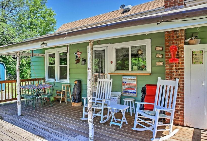 Hunter Home W/ Fire Pit & Yard: On Main Street!