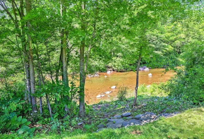 Hunter Home W/ Fire Pit & Yard: On Main Street!