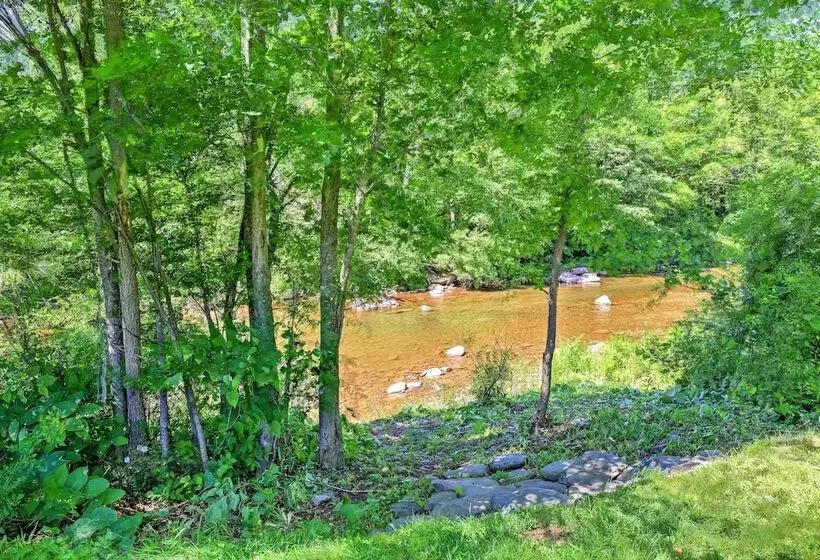 Hunter Home W/ Fire Pit & Yard: On Main Street!