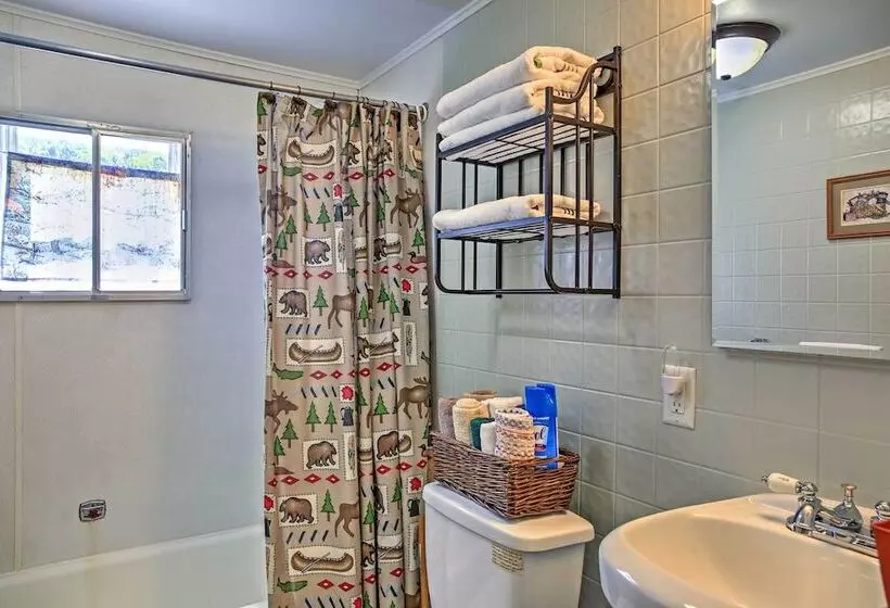 Hunter Home W/ Fire Pit & Yard: On Main Street!