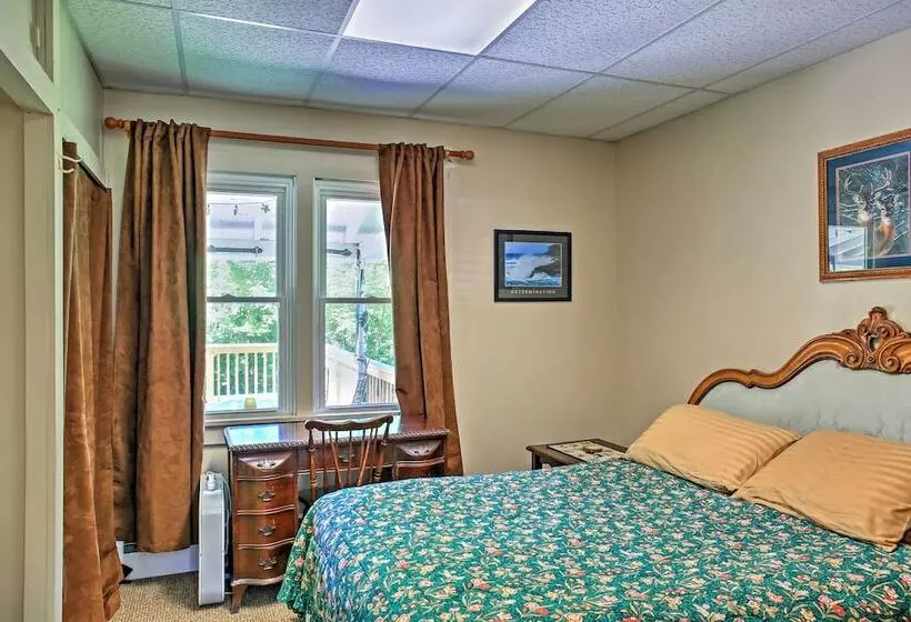 Hunter Home W/ Fire Pit & Yard: On Main Street!