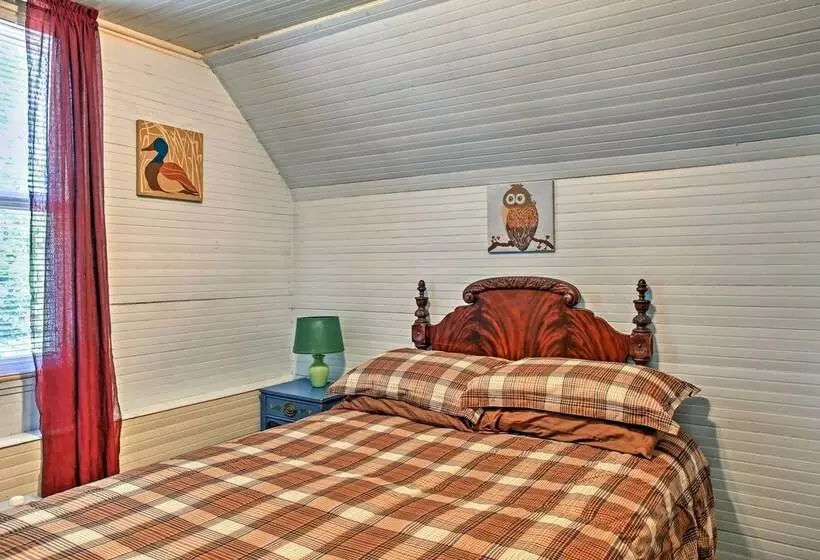 Hunter Home W/ Fire Pit & Yard: On Main Street!