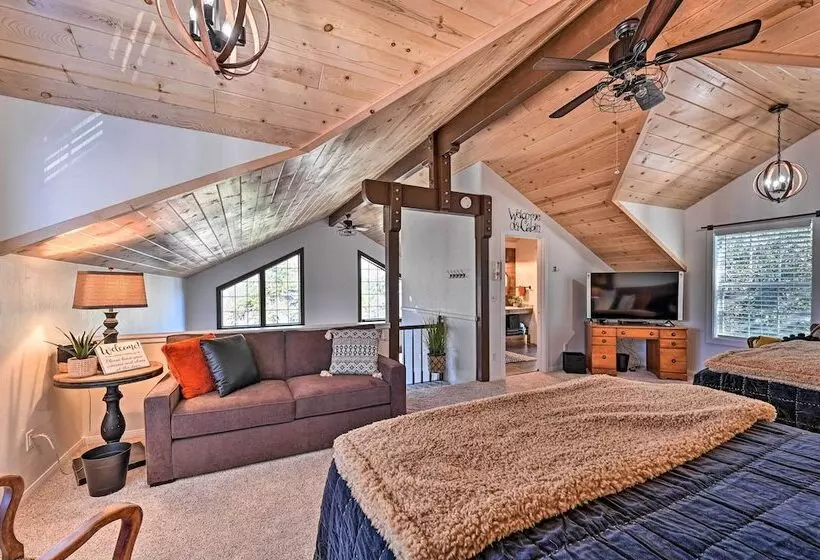 Inviting Julian Home W/ Scenic View & Hot Tub