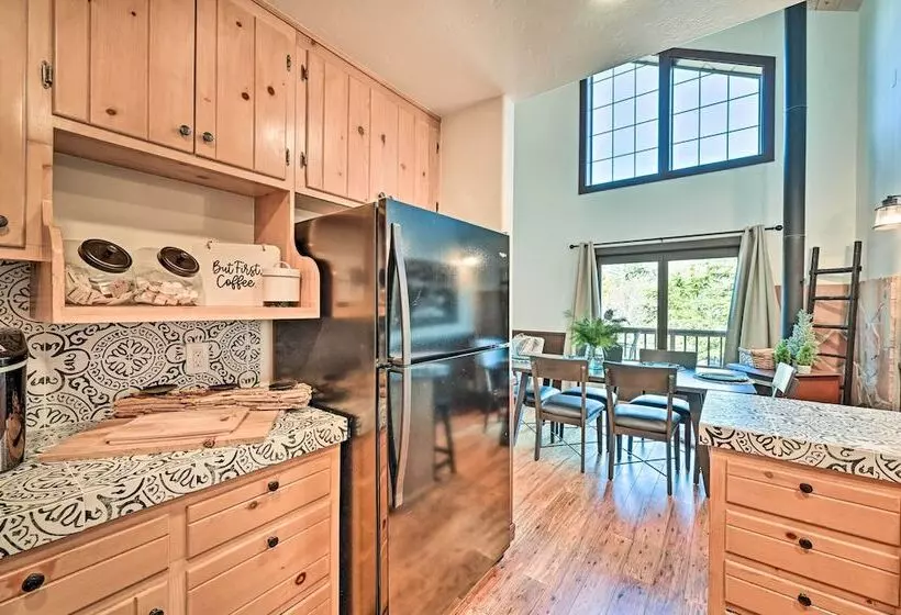 Inviting Julian Home W/ Scenic View & Hot Tub