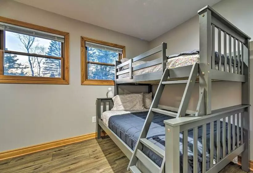 Lakefront Applegate Retreat W/ Private Beach!