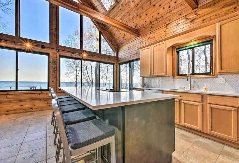 Lakefront Applegate Retreat W/ Private Beach!