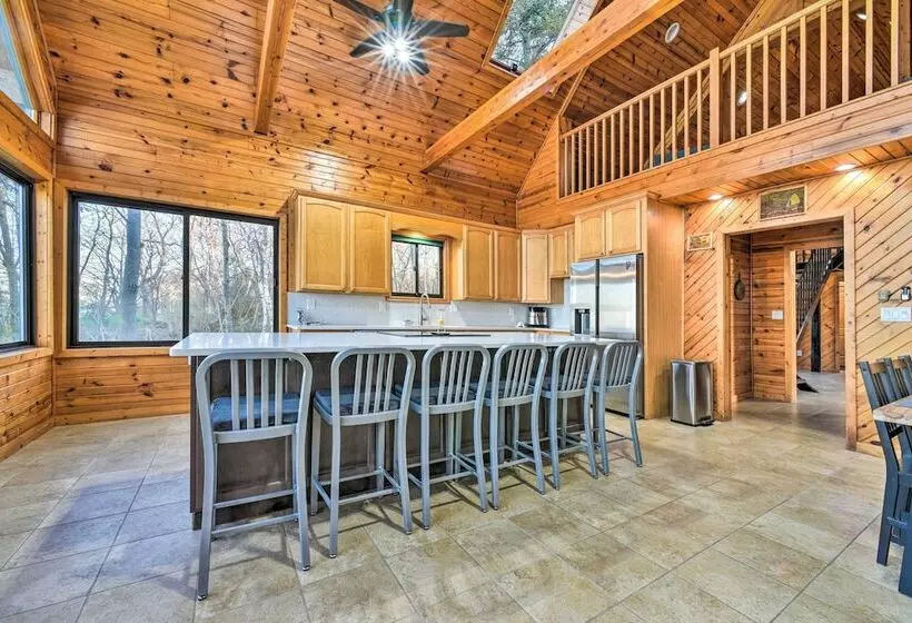 Lakefront Applegate Retreat W/ Private Beach!