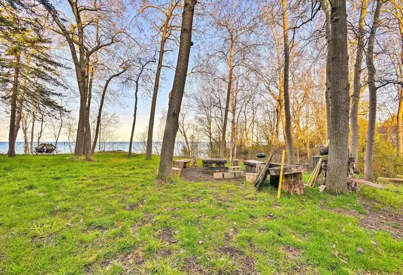 Lakefront Applegate Retreat W/ Private Beach!