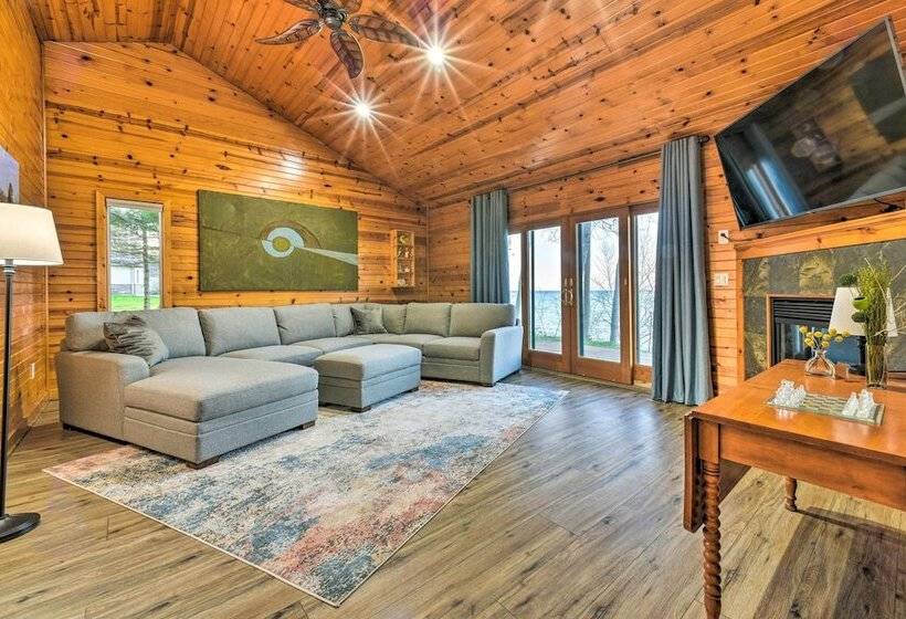 Lakefront Applegate Retreat W/ Private Beach!