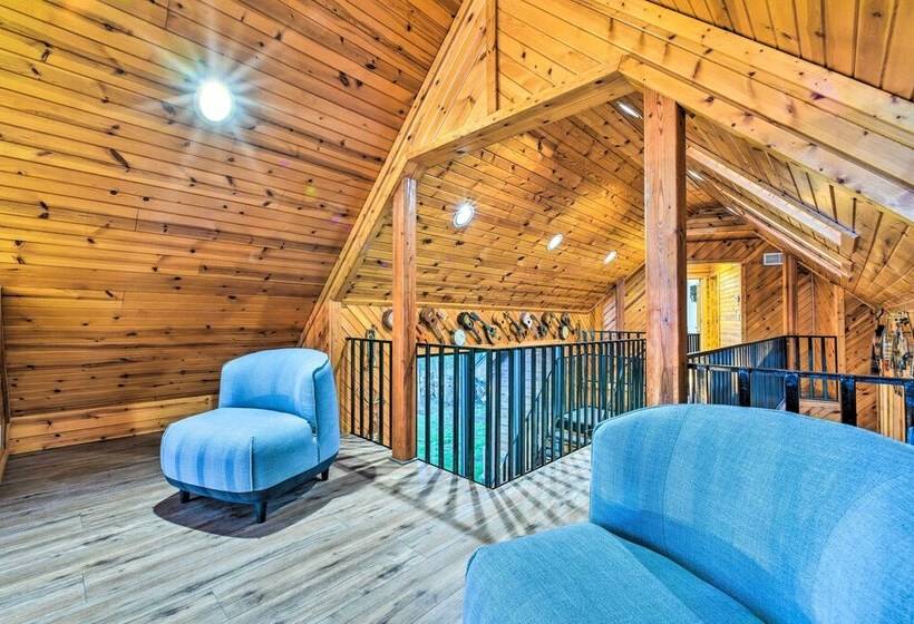 Lakefront Applegate Retreat W/ Private Beach!