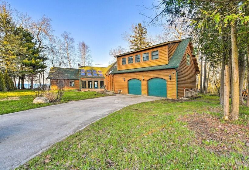 Lakefront Applegate Retreat W/ Private Beach!