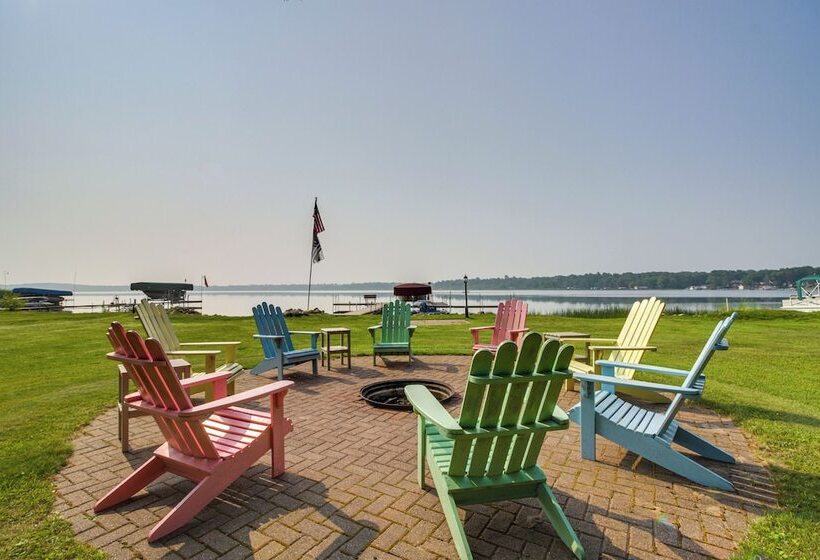 Large Home On Lake Edward W/ Deck & Fire Pit!