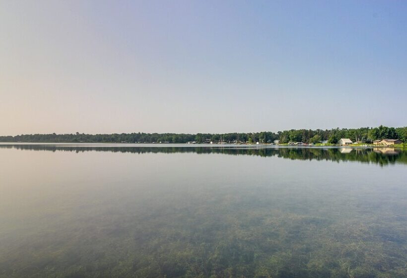 Large Home On Lake Edward W/ Deck & Fire Pit!