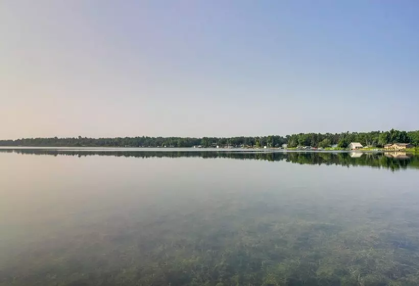 Large Home On Lake Edward W/ Deck & Fire Pit!