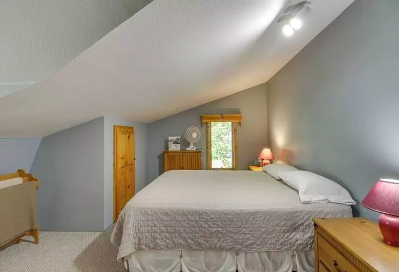 Large Home On Lake Edward W/ Deck & Fire Pit!