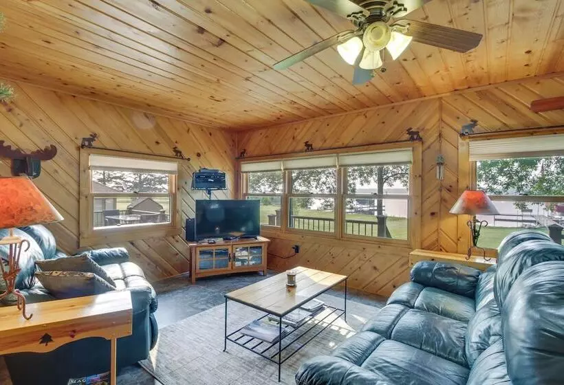 Large Home On Lake Edward W/ Deck & Fire Pit!