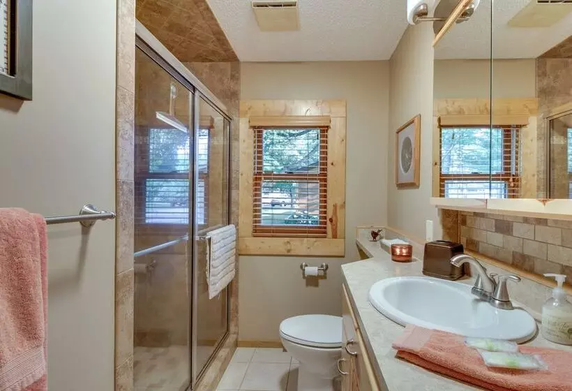 Large Home On Lake Edward W/ Deck & Fire Pit!