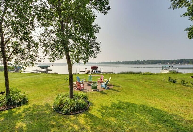 Large Home On Lake Edward W/ Deck & Fire Pit!