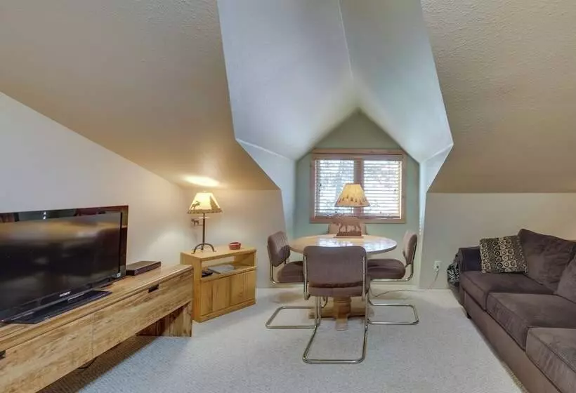 Large Home On Lake Edward W/ Deck & Fire Pit!