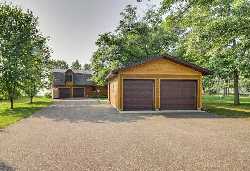 Large Home On Lake Edward W/ Deck & Fire Pit!