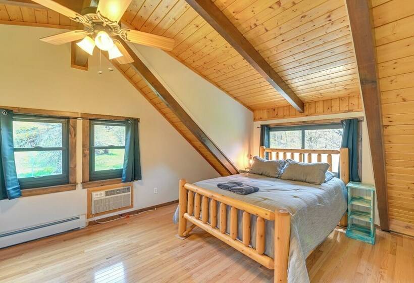 Log Cabin: 9 Mi To Plattekill & Belleayre Mtn