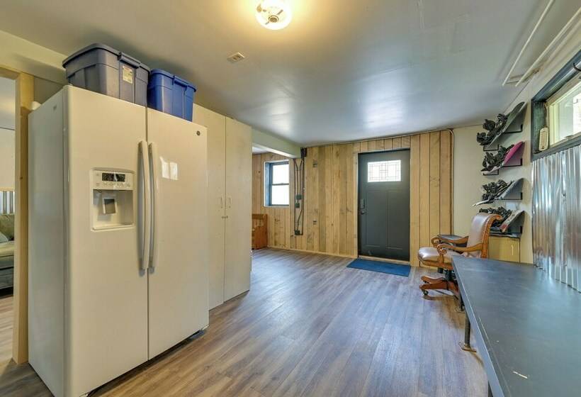 Log Cabin: 9 Mi To Plattekill & Belleayre Mtn