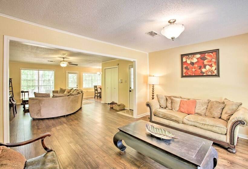 Near River Ranch: Luxe Cajun Home In Bayou Country