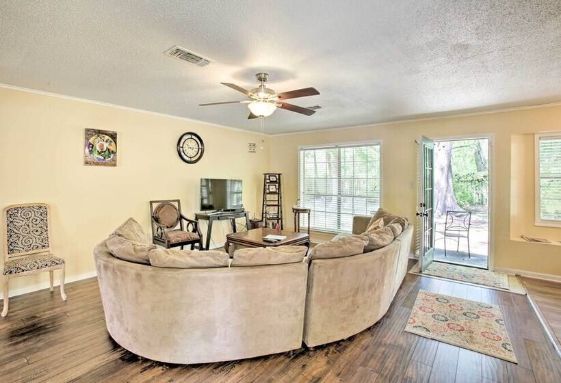 Near River Ranch: Luxe Cajun Home In Bayou Country