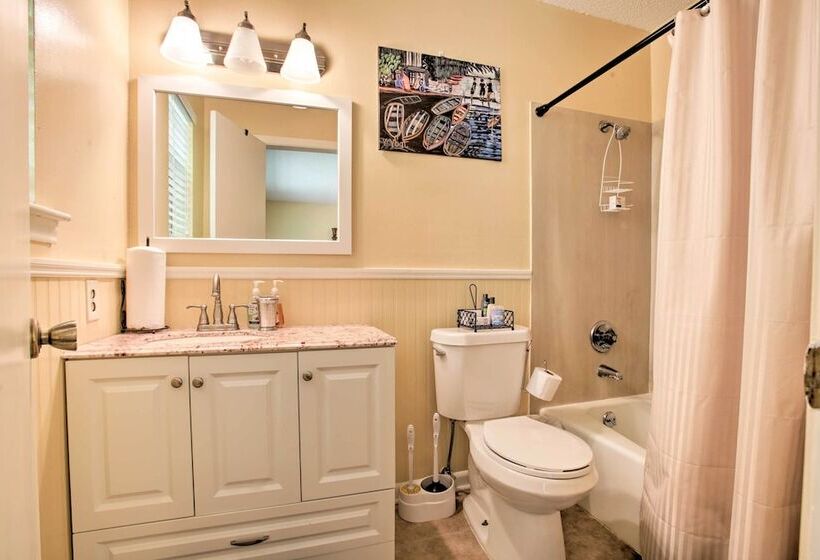 Near River Ranch: Luxe Cajun Home In Bayou Country